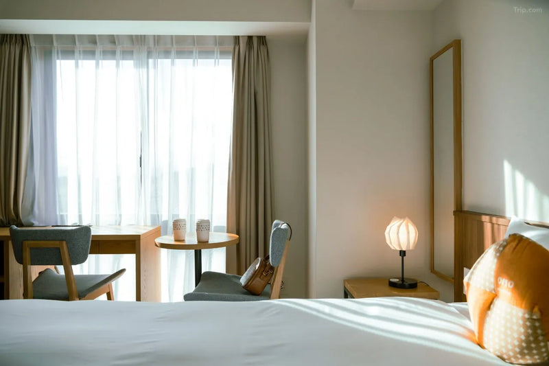 Queen Room | 1 queen bed